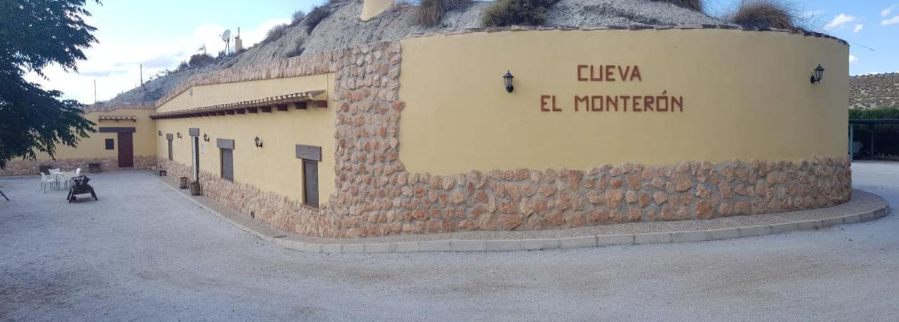 Вилла Cueva El Monteron Кульяр-де-Баса Экстерьер фото