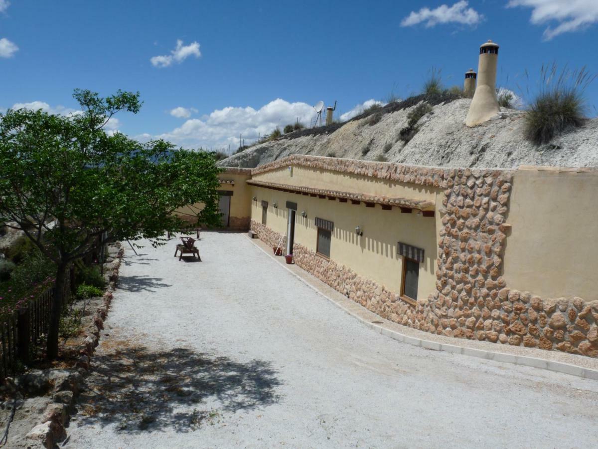 Вилла Cueva El Monteron Кульяр-де-Баса Экстерьер фото